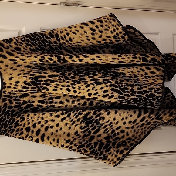Andrew Marc /Marc New York OSFA stunning leopard print shawl sweater - Picture 6 of 7